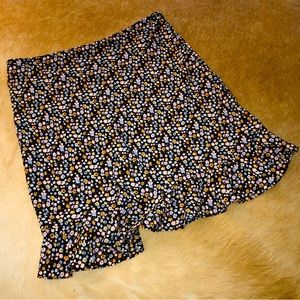 4/$20 sale Ivy & Main L floral skater skirt w/side zip